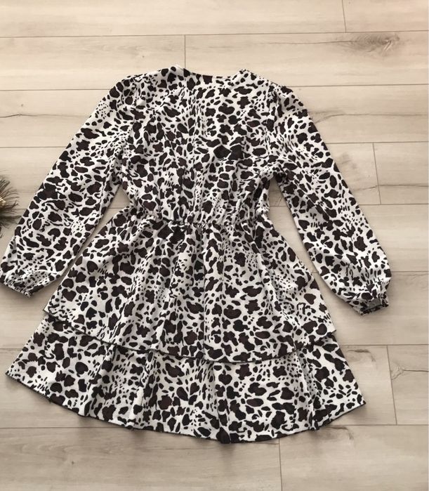 Дуже гарна  легка весняно- літня жіноча сукня з рукавами  46-48 роз