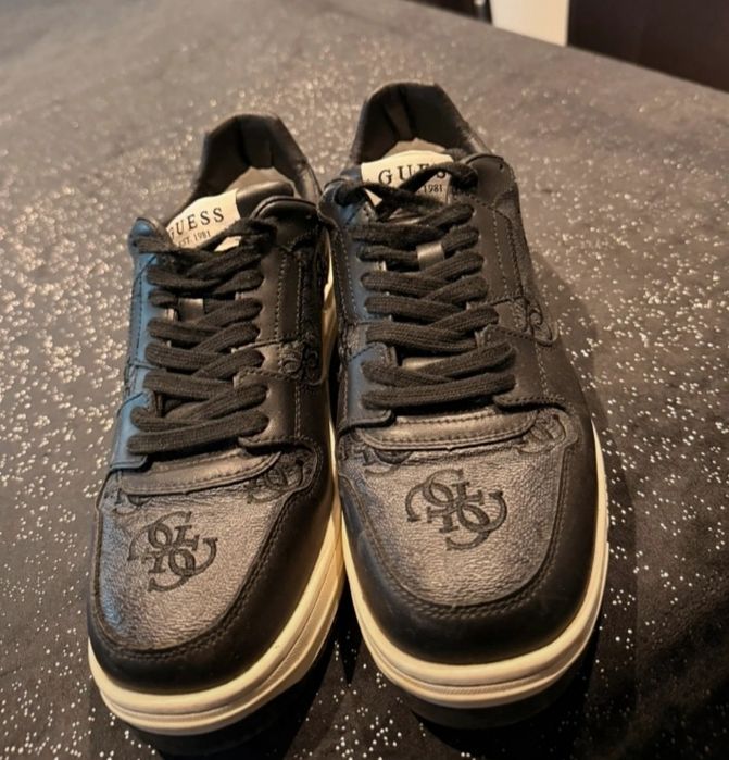 Vendo ténis guess pretos