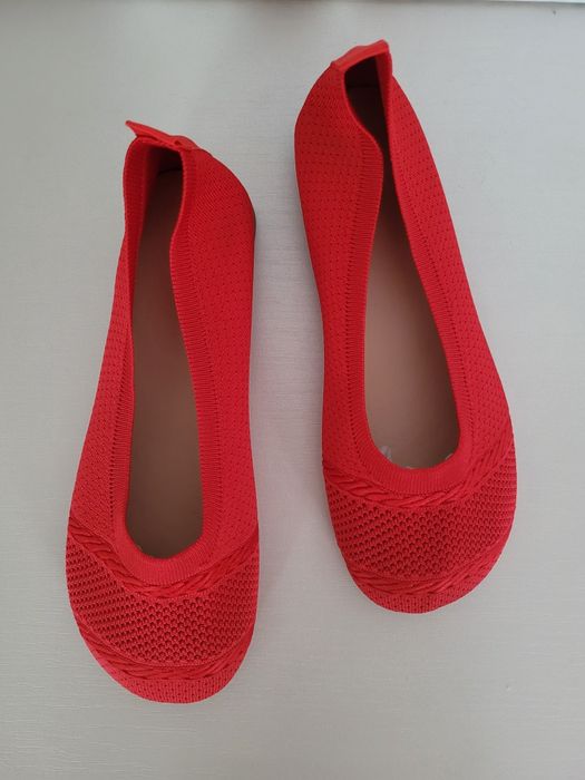 Nowe śliczne czerwone buty materiałowe roz  38,5