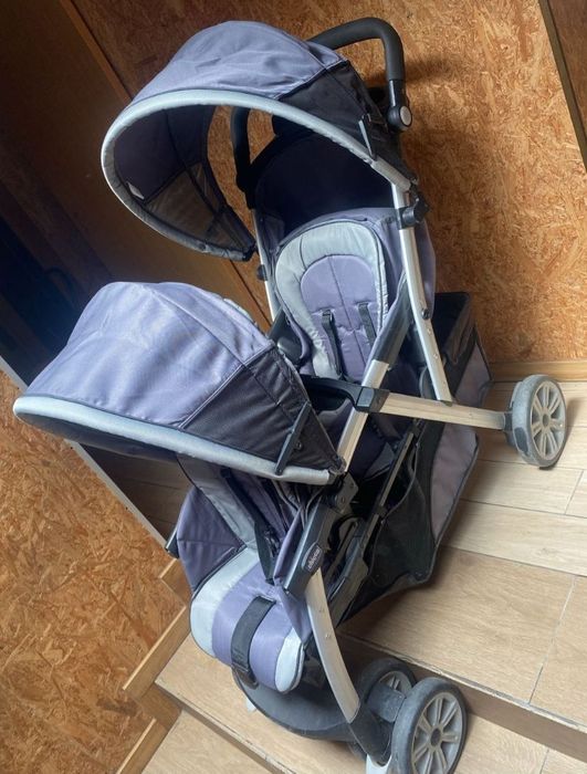 Carro de gemeos usado bom estado com capa de chuva