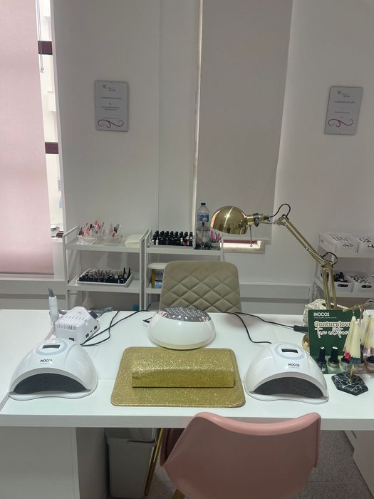 Alugo mesa de unhas