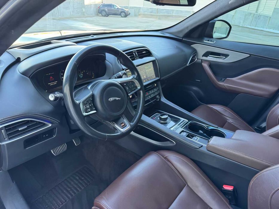Jaguar F-PACE S      2017