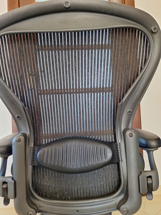 Ергономічне крісло Herman miller aeron