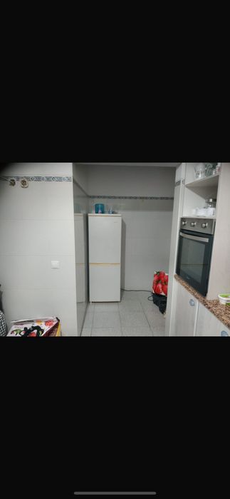 Edifício com 3 T 2.   Recebe total 2700!euros mês