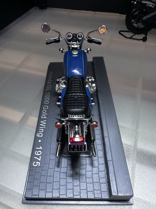 Miniatura Honda GL Gold Wing de 1975 Escala 1/24 made by IXO