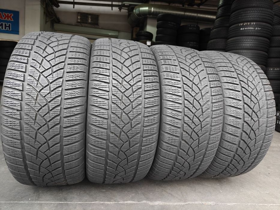 R18 245 40 GoodYear UltraGrip Performance  зимові шини комплект вживані але добрі ще
