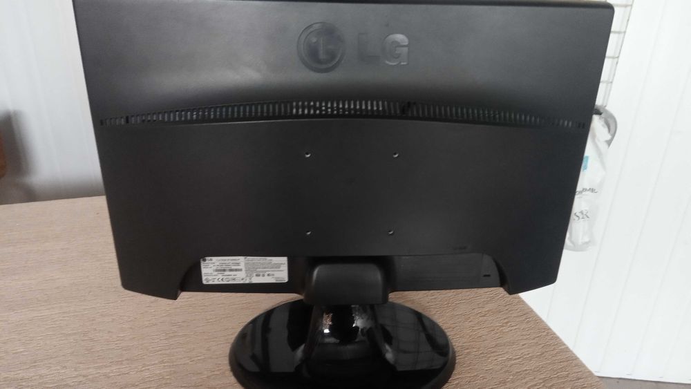 Монитор  LG Flatron w 1943ss