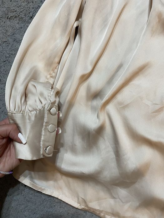 Satynowa elegancka koszula nude