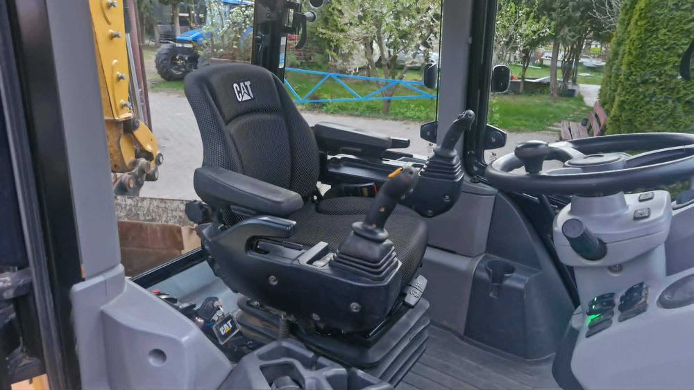 CAT 432 koparko-ładowarka 2021r 2900 h