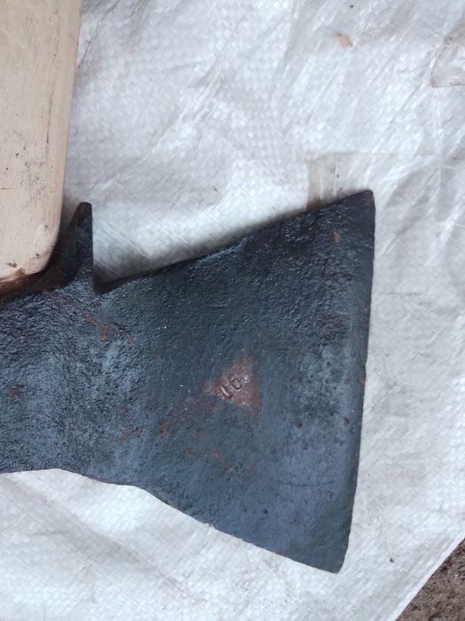 Топор зик , упс ,пилка , лопатка  саперная , вила , ключ трубный