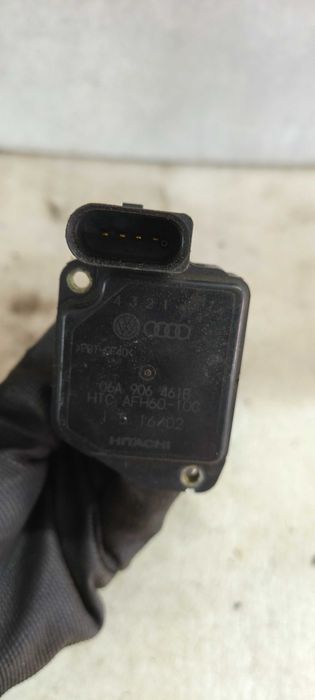 Przepływomierz 06A.906.461B