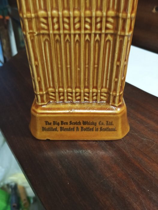 Garrafa Colecionável de Porcelana "Big Ben" – Scotch Whisky