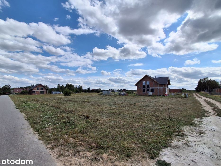 Działka budowlana przy asfaltowej drodze - idealna dla wędkarza