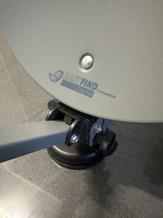 Zestaw anteny satelitarnej z telewizorem TIR Kamper