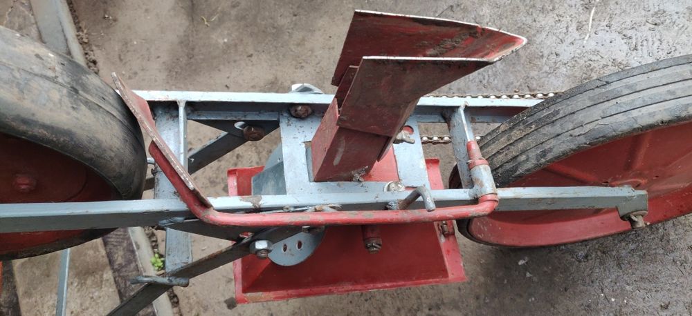 Сіялка точного висіву сівалка однорядна бункерна