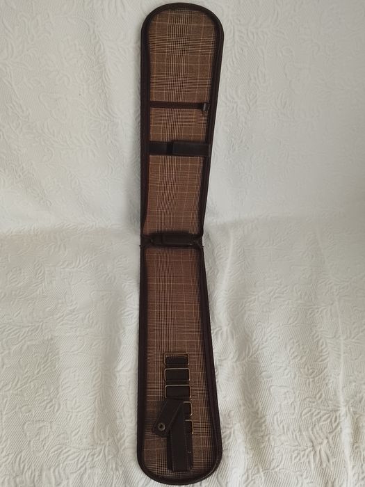 Porta gravatas em pele e forro tecido