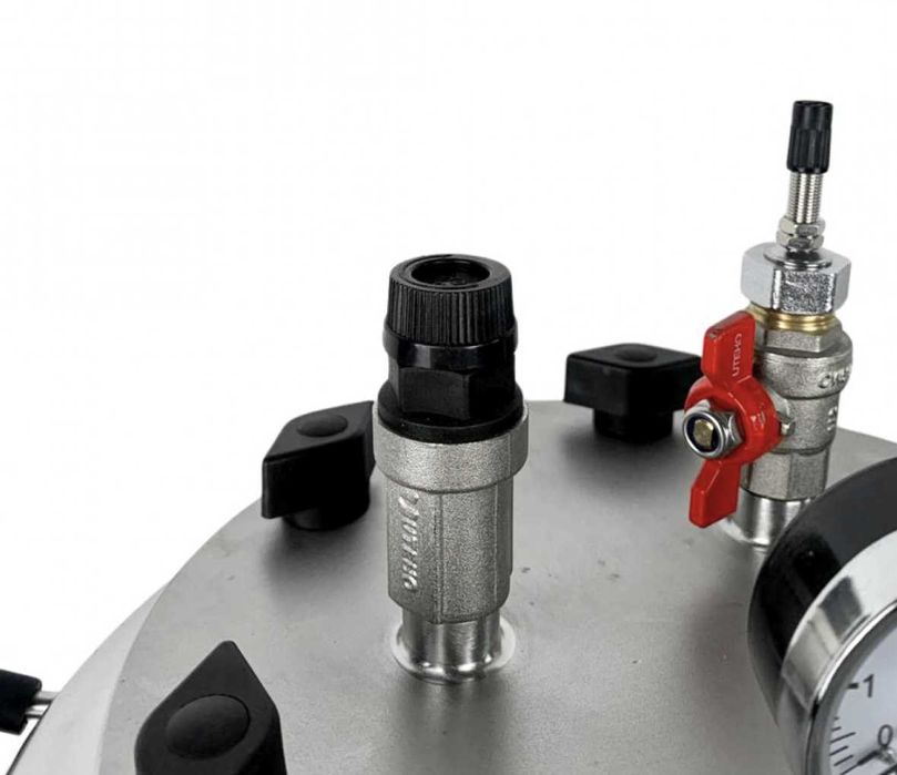 Газовий автоклав фірми УТЕХО з нержавіючої сталі на 8 банок 0,5 л.