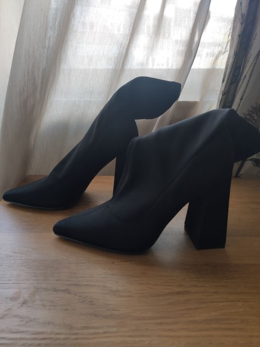 Botas de salto pretas novas