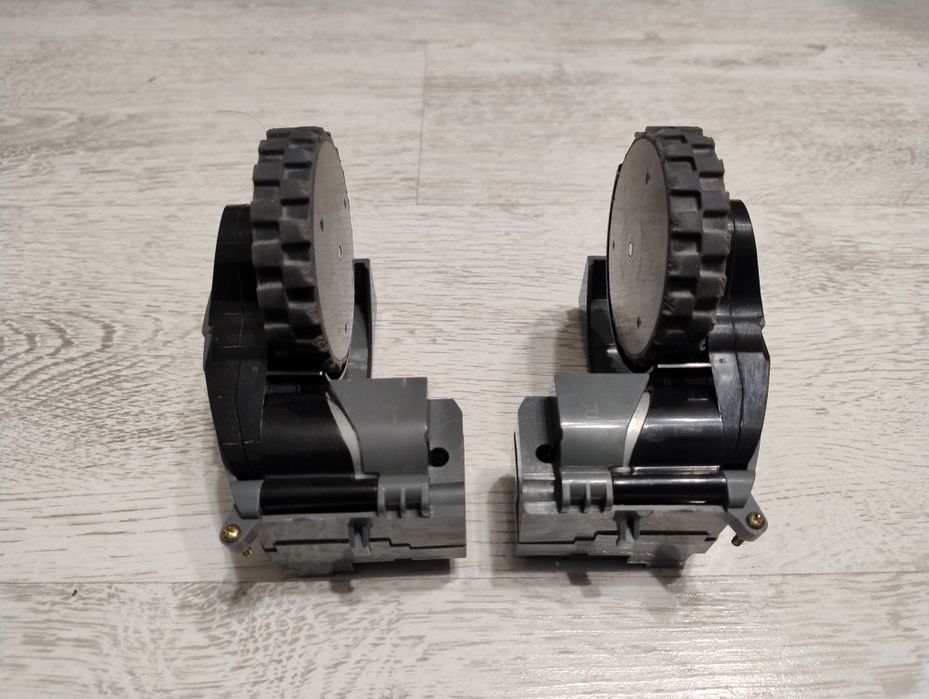 Moduł koła lewego ,L` + Moduł koła prawego ,R` Irobot Roomba 870