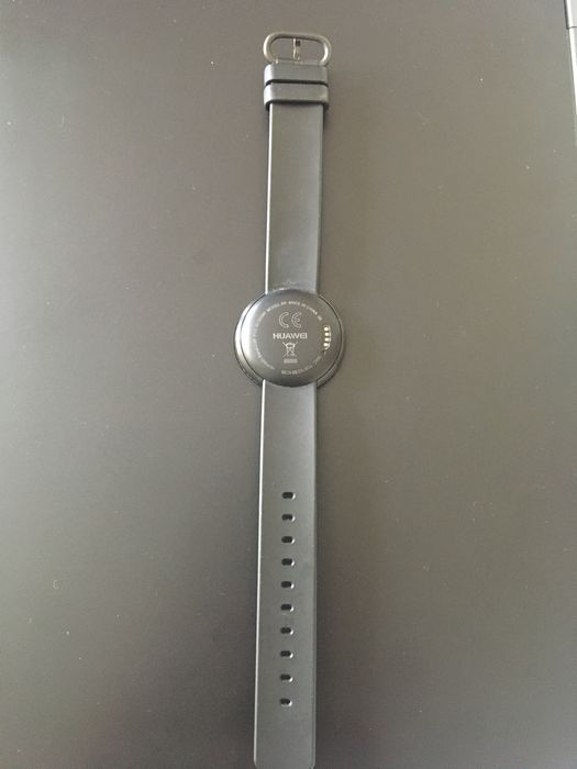 Smartwatch Huawei z ładowarką