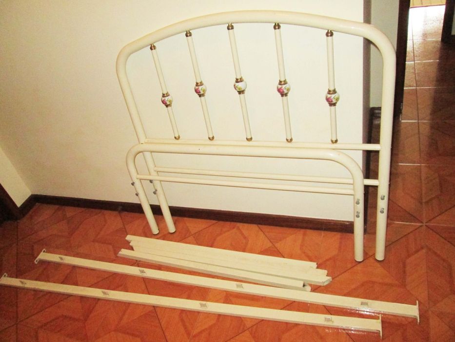 Cama de Ferro Branca (Sem estrado)