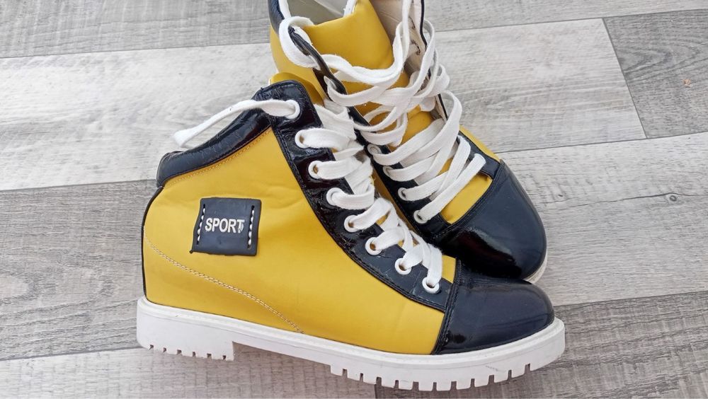 Черевики жіночі