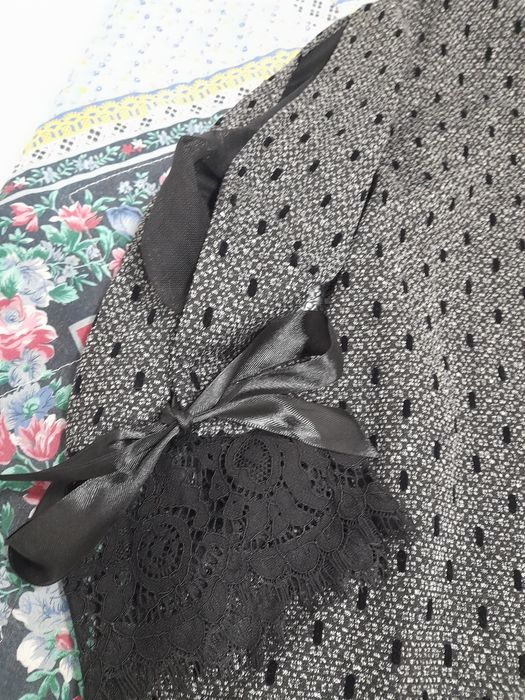 Vestido preto com aplicação de veludo da new collection