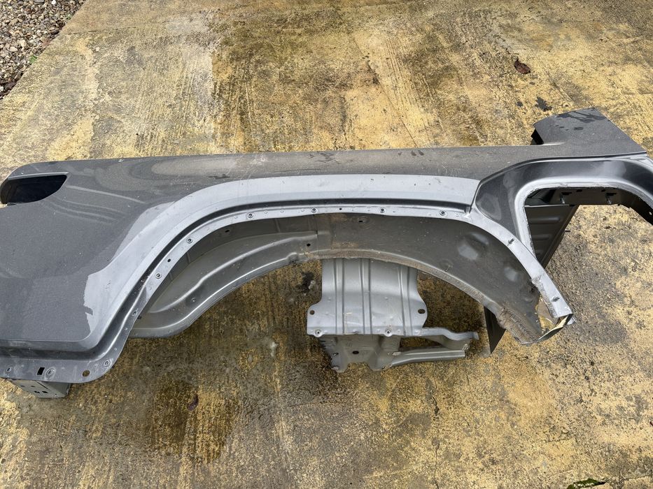 Чверть rivian r1t пікап