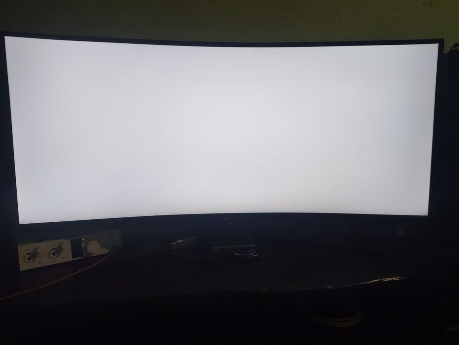 Продам НОВЫЙ монитор ASUS TUF 34" CURVED VG34VQL3A 180Гц.Разрешение 2K