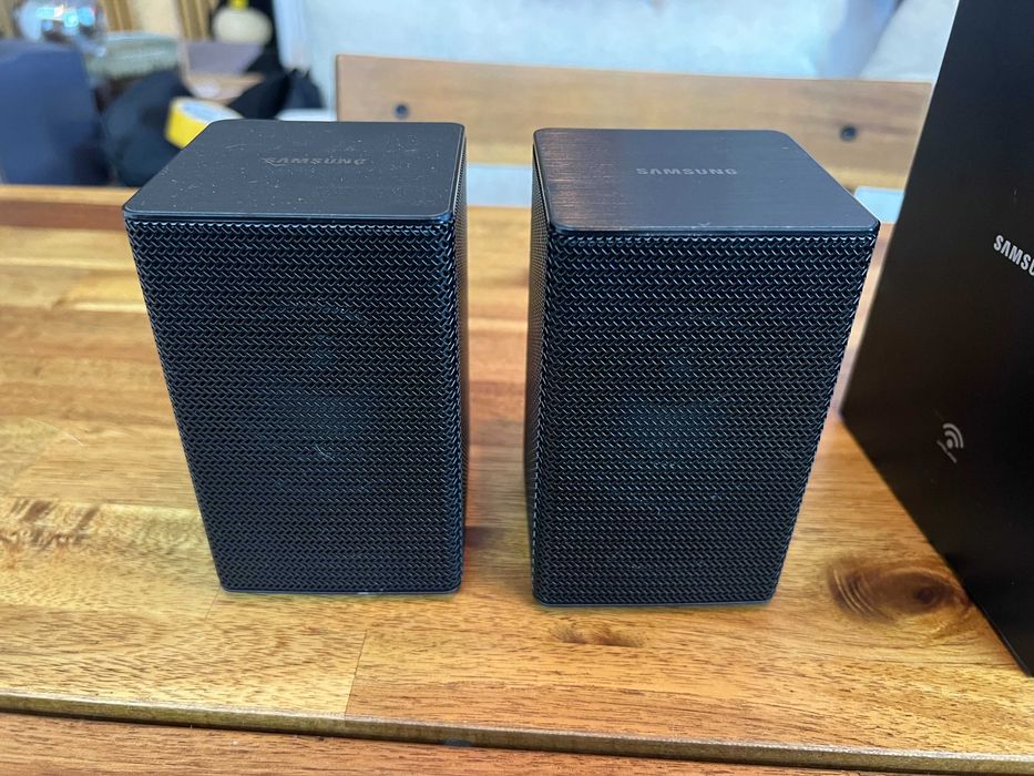 Soundbar Samsung HW-Q60T 5.1 + Colunas Traseiras SWA-8500S