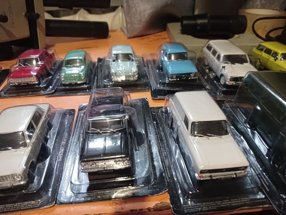 Продам колекцію машинок автолегенди 1 43
