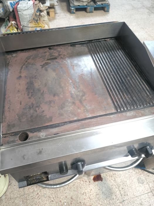 Grelha e chapa a gás restaurante