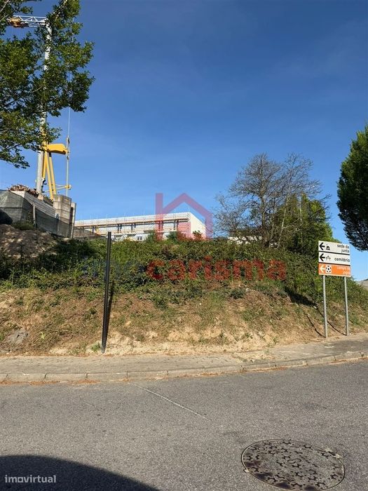 Lote de Terreno para Construção com 536m2 em Pombeiro Ribavizela, Felg