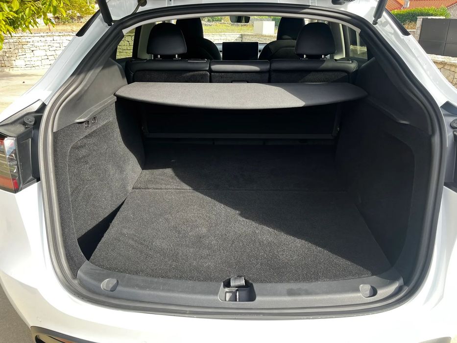 Tesla Model Y Long Range Dual Motor AWD foto 5