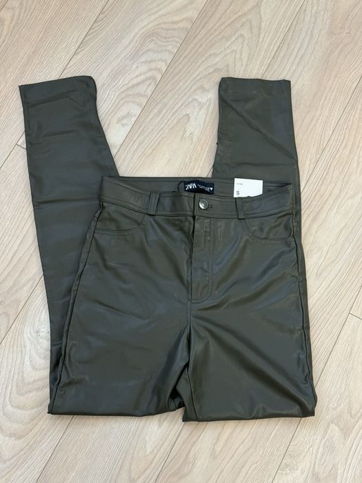 Шкіряні оливкові штани Zara