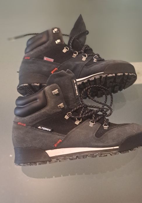 Botas adidas, sapatilhas vans