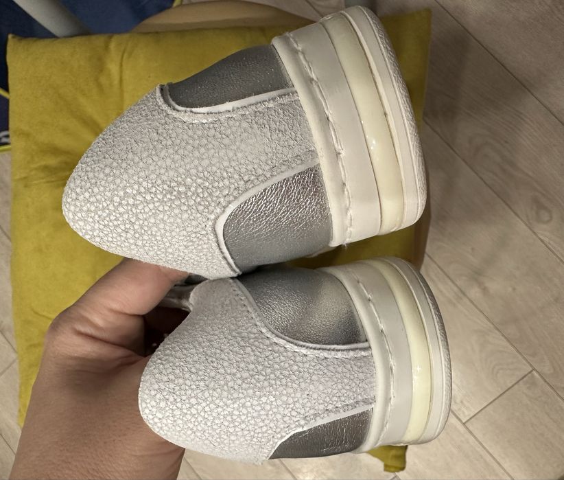 Жіночі шкіряні кеди Geox, срібні 39 р