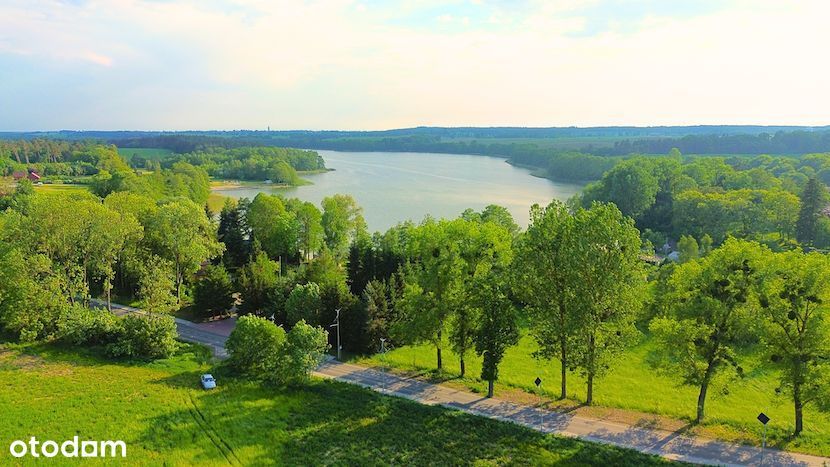 Działki budowlane z przyłączami nad jeziorem