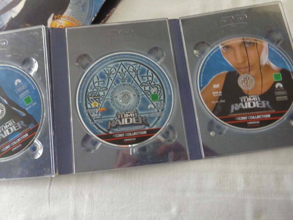 Lara Croft Tomb Raider - angielski, niemiecki. Film dvd + dodatki (trzy płyty).