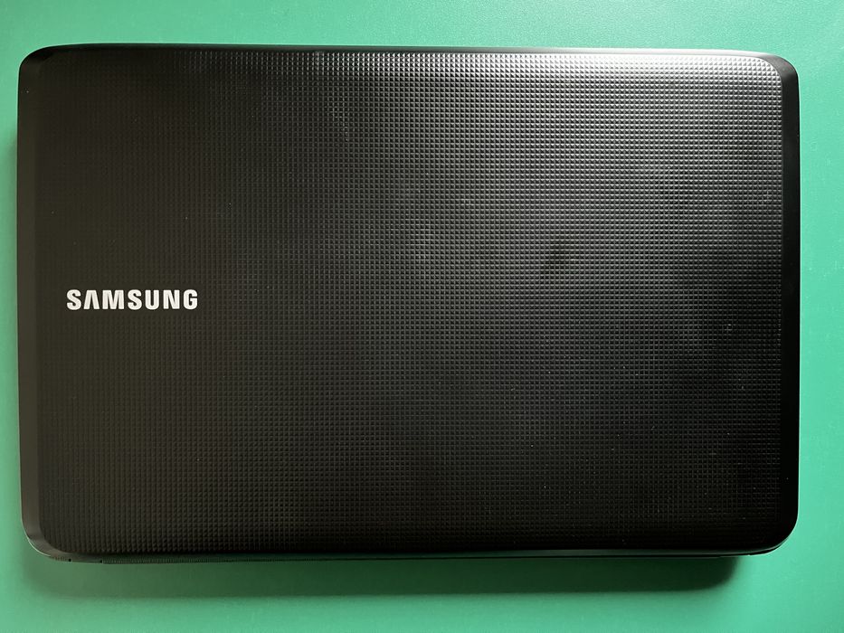 Ноутбук Samsung NP-R530 15.6" Core i3 M330/3Gb/HDD 250Gb/GeForce 310M