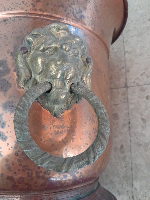 Peça decorativa em metal