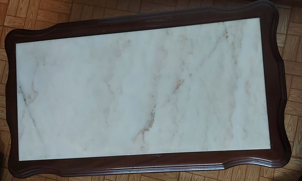 Mesa de centro com pedra mármore
