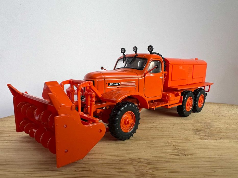 Ciężarówka PRL-u skala 1:43 ZIŁ-157 D-470