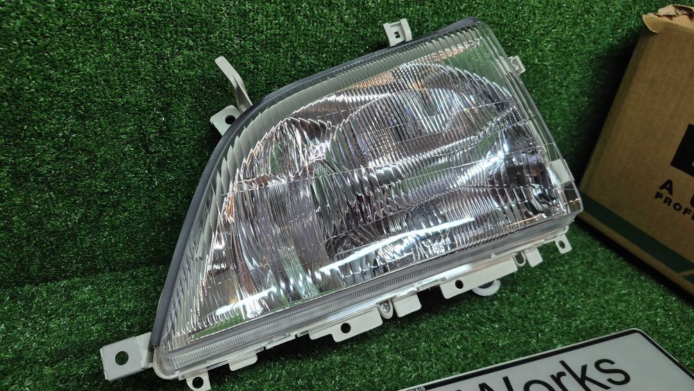 Otica Farol Esquerdo Toyota Dyna 2003 em diante Ref. 212-11A8L-LD-E NOVO