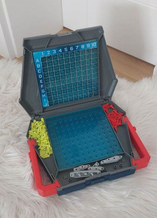 Gra w statki Hasbro w walizce