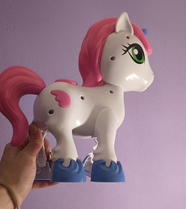 Interaktywny konik jednorożec