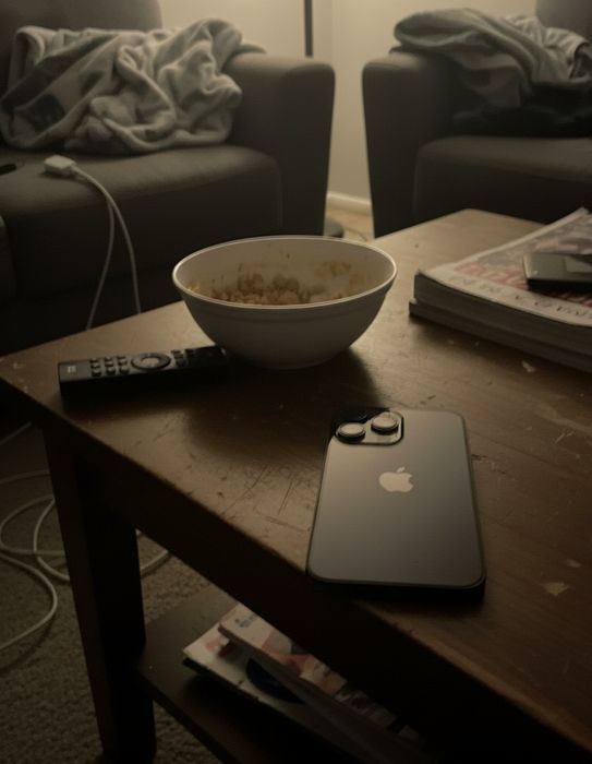 Нашла айфон, в центре.. Верну хозяину