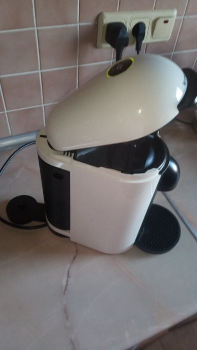 Кофемашина капсульная NESPRESSO VertuoPlus GCB2