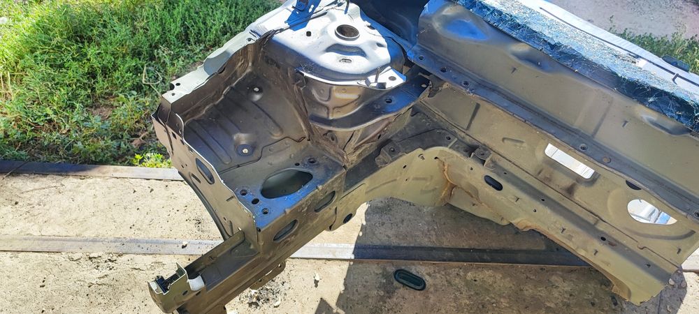 Продам четверть Рено Флюенс