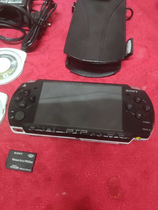 PSP 2004 - Playstation Portable - 4 jogos -capa e carregador